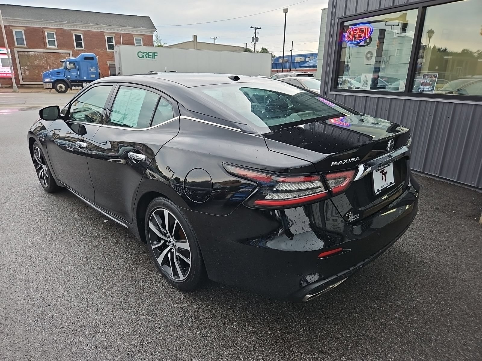 Used 2021 Nissan Maxima 3.5 SV w/ Floor Mat Group FWD image 4