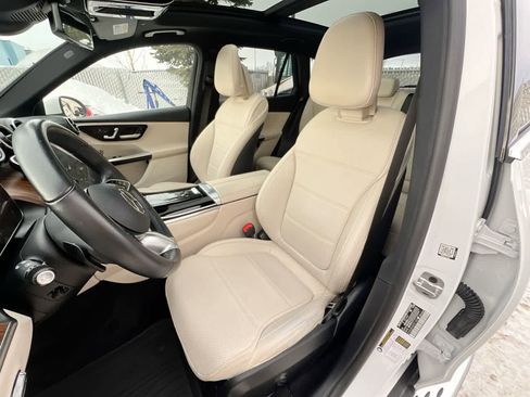 Used 2024 Mercedes-Benz GLC 300 4MATIC image 11