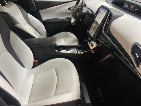 Used 2018 Toyota Prius Four Touring image 35