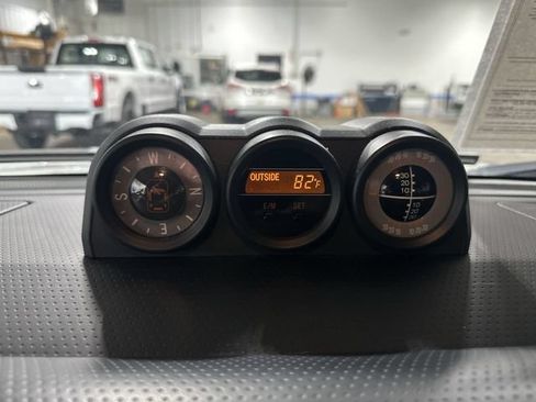 Used 2010 Toyota FJ Cruiser 4WD image 24