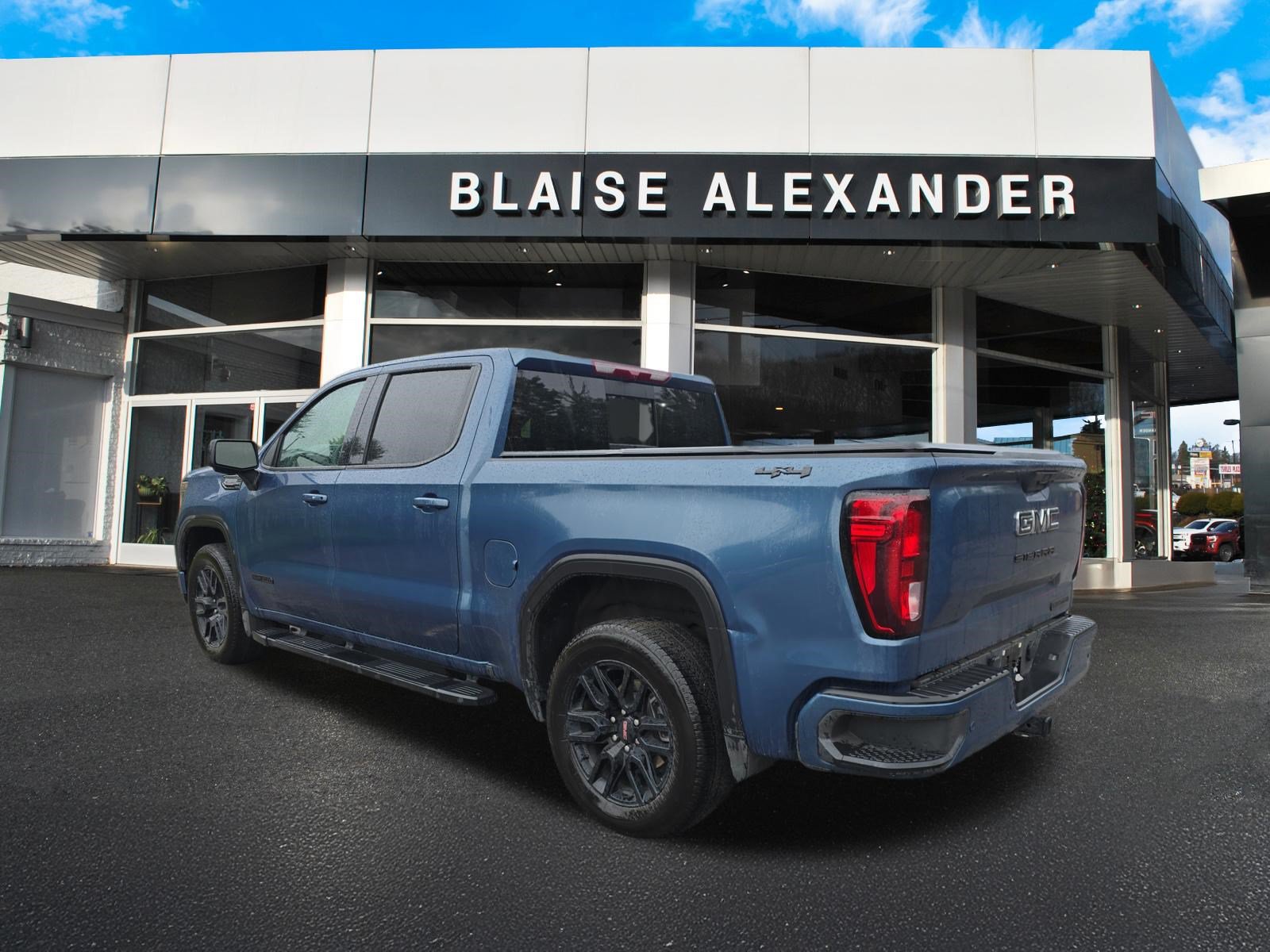 Used 2026 GMC Sierra 1500 Elevation w/ Elevation Premium Package AWD/4WD image 8