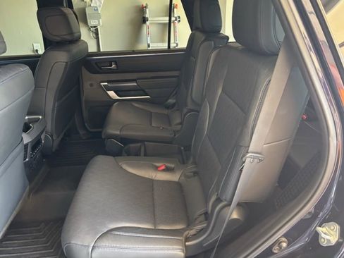 Used 2024 Toyota Sequoia Platinum AWD/4WD image 7