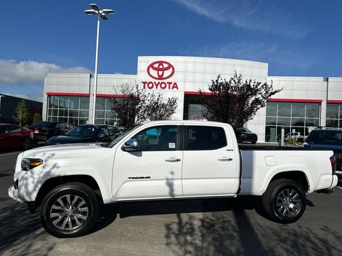Used 2023 Toyota Tacoma Limited AWD/4WD image 2