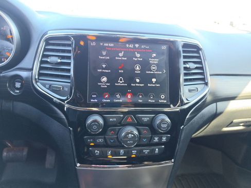 Used 2020 Jeep Grand Cherokee Altitude RWD image 21