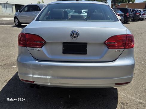Used 2012 Volkswagen Jetta TDI FWD image 4