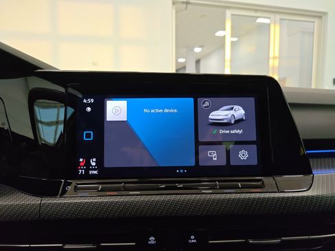 Used 2023 Volkswagen Golf R image 20