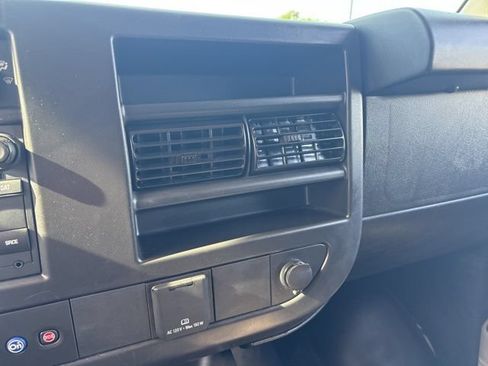 Used 2025 GMC Savana 2500 w/ Driver Convenience Package RWD image 33