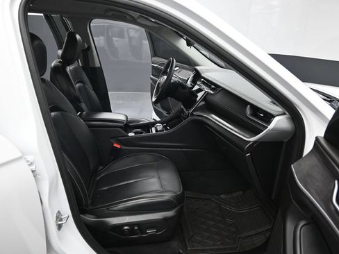Used 2023 Jeep Grand Cherokee Limited w/ Black Appearance Package AWD/4WD image 33