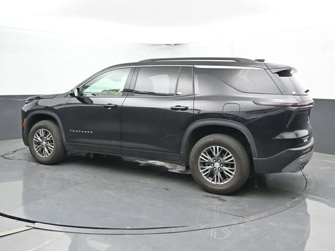 Used 2025 Chevrolet Traverse LT FWD image 8