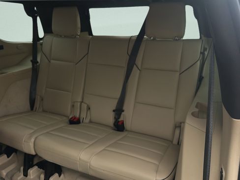 Used 2021 Cadillac Escalade Premium Luxury w/ LPO, Radiant Package image 18