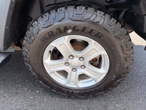 Used 2019 Jeep Wrangler Unlimited Sport S AWD/4WD image 14