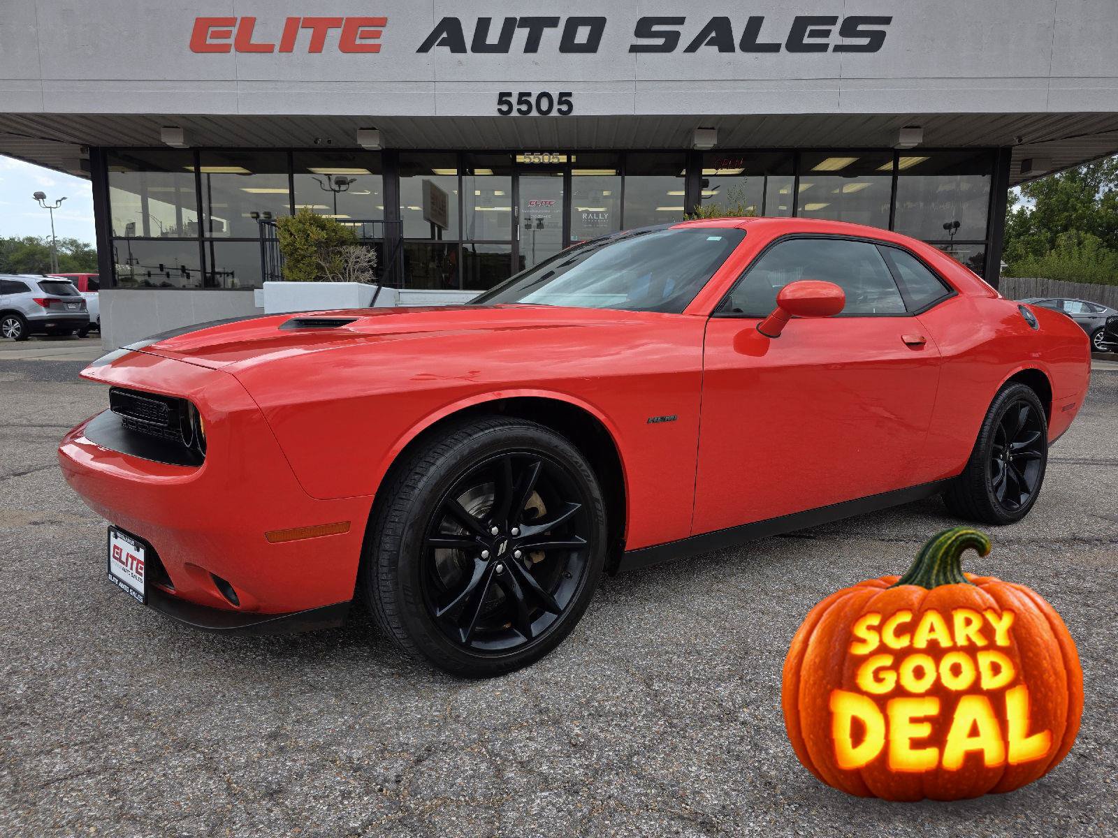 Used 2017 Dodge Challenger R/T w/ Driver Convenience Group RWD image 1