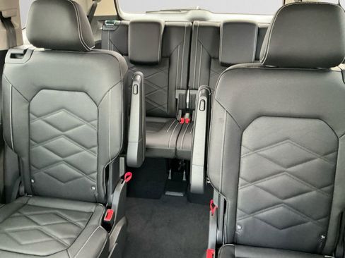 New 2026 Volkswagen Atlas SE image 13