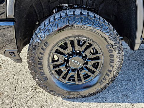 Certified 2025 Chevrolet Silverado 2500 ZR2 w/ Technology Package image 7