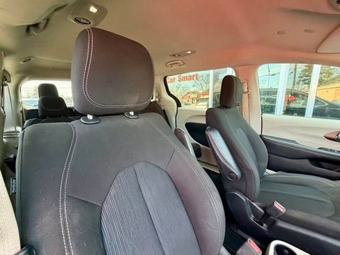Used 2023 Chrysler Voyager LX FWD image 24