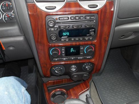 Used 2004 GMC Envoy SLT w/ Preferred Equipment Group image 19