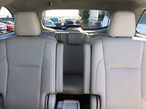 Used 2017 Toyota Highlander Limited Platinum image 28
