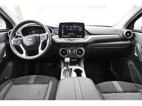 Used 2024 Chevrolet Blazer LT w/ Convenience Package FWD image 9