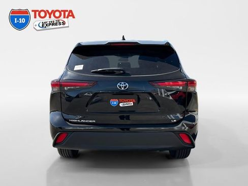 Certified 2024 Toyota Highlander LE image 4