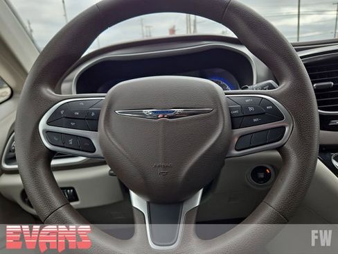 Used 2020 Chrysler Voyager LX FWD image 13