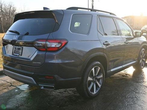 Used 2025 Honda Pilot Touring image 5