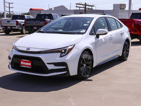 Used 2026 Toyota Corolla SE FWD image 3