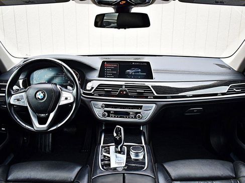 Used 2022 BMW 740i RWD image 24