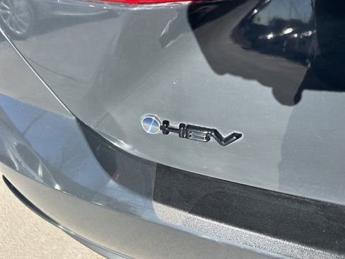 Used 2025 Toyota Camry SE image 5