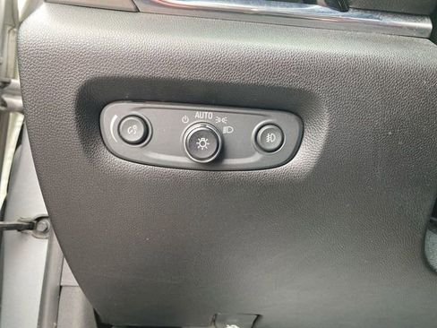 Used 2019 Chevrolet Traverse LT image 17