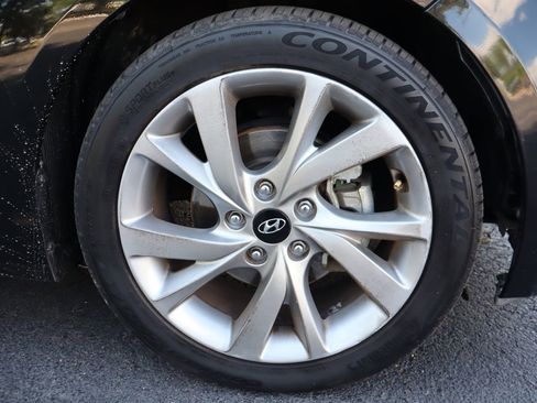 Used 2017 Hyundai Veloster FWD image 41