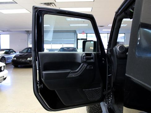 Used 2017 Jeep Wrangler Sport image 27