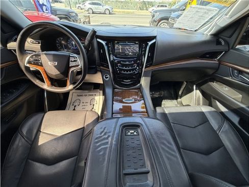 Used 2017 Cadillac Escalade Premium Luxury RWD image 32