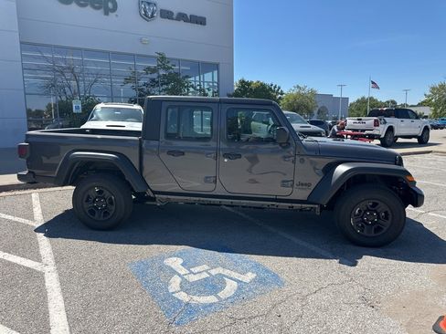 New 2025 Jeep Gladiator Sport image 38