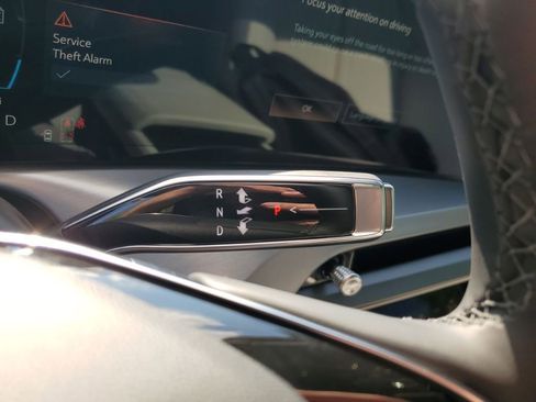 New 2026 Cadillac Vistiq Luxury image 37