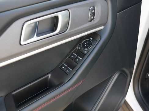 Used 2025 Ford Explorer ST-Line image 19