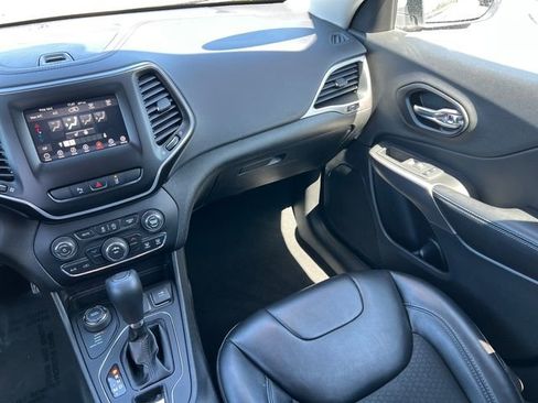 Used 2021 Jeep Cherokee Latitude Plus AWD/4WD image 31