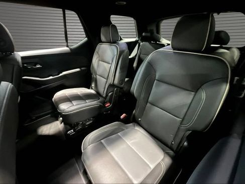 Used 2023 Chevrolet Traverse Premier FWD image 21
