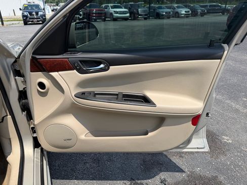 Used 2010 Chevrolet Impala LTZ FWD image 20
