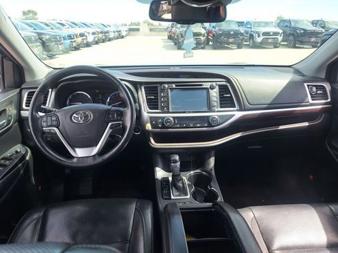 Used 2015 Toyota Highlander Limited Platinum image 16