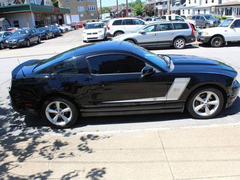 Used 2010 Ford Mustang GT RWD image 4