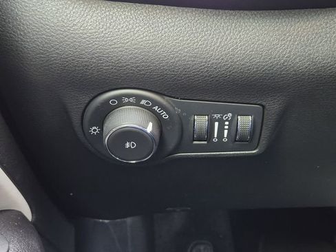 Used 2022 Jeep Compass Limited w/ Sun and Sound Group image 24