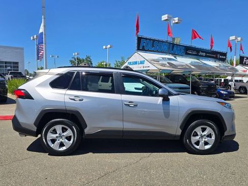 Used 2021 Toyota RAV4 XLE AWD/4WD image 7