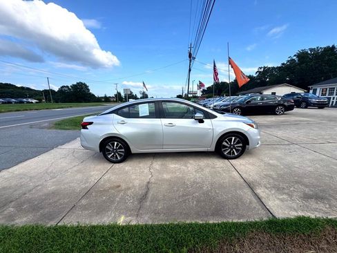 Used 2021 Nissan Versa SV image 13