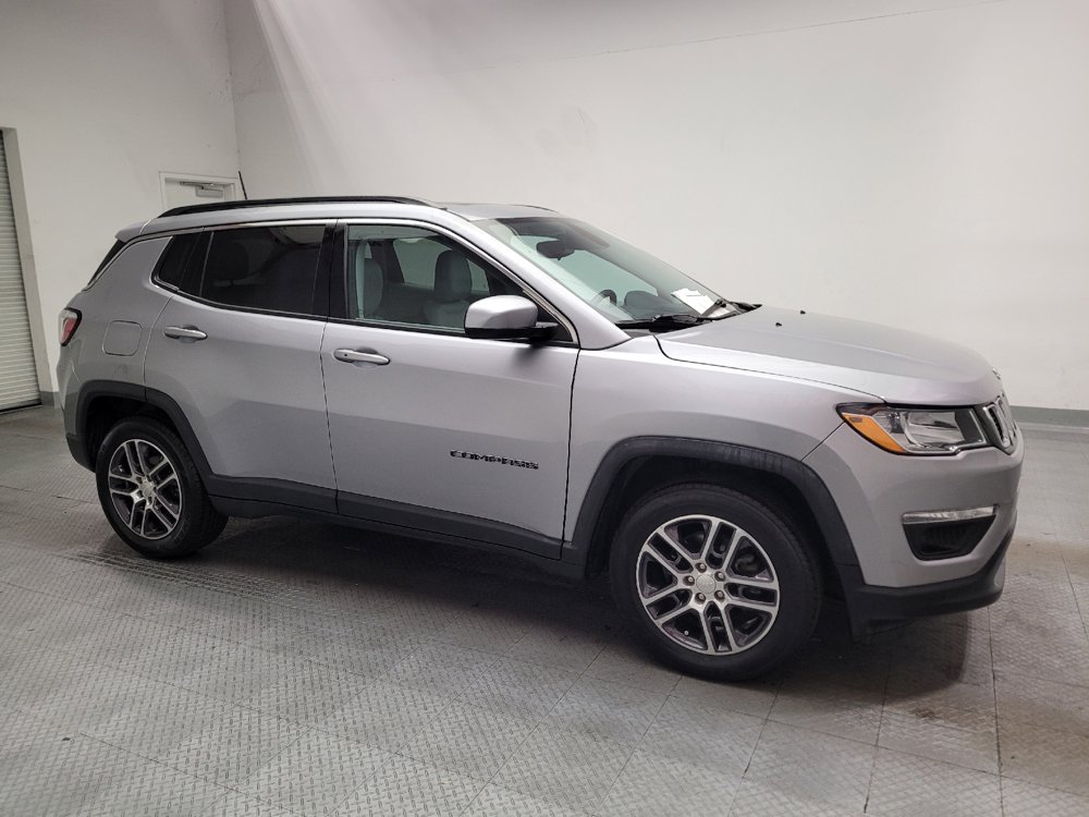 Used 2018 Jeep Compass Latitude FWD image 11