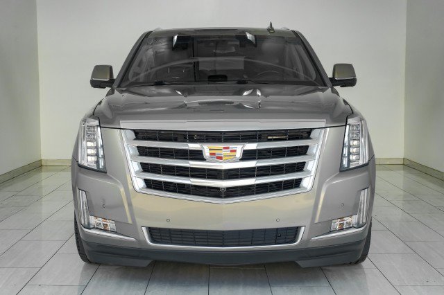 Used 2018 Cadillac Escalade ESV Luxury RWD image 3