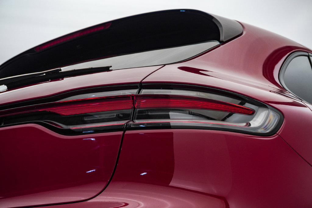 Certified 2026 Porsche Macan AWD/4WD image 12