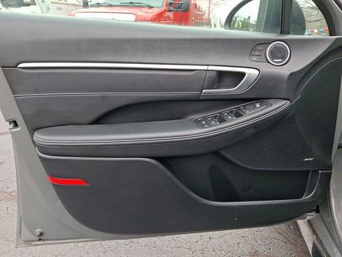 Used 2022 Hyundai Sonata Limited w/ Preferred Accessory Package image 12