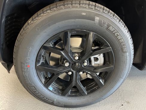 New 2025 Jeep Grand Cherokee L Altitude image 6