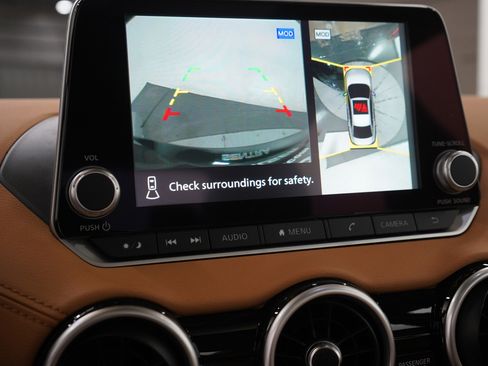 Used 2025 Nissan Sentra SV w/ SV Premium Package image 22