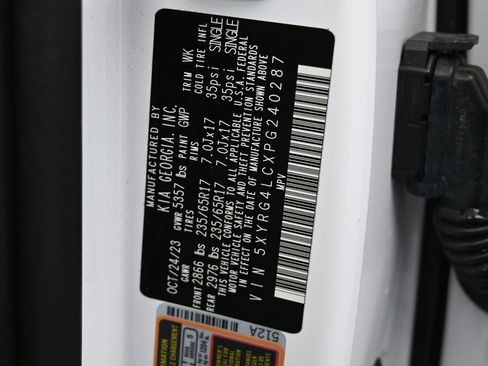 Used 2023 Kia Sorento LX image 17